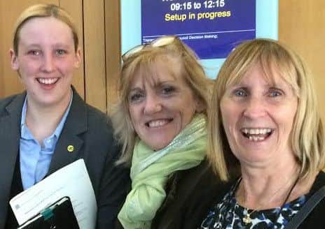 Pat Tarttelin meets MP's at Parliament EMN-160428-101418001
