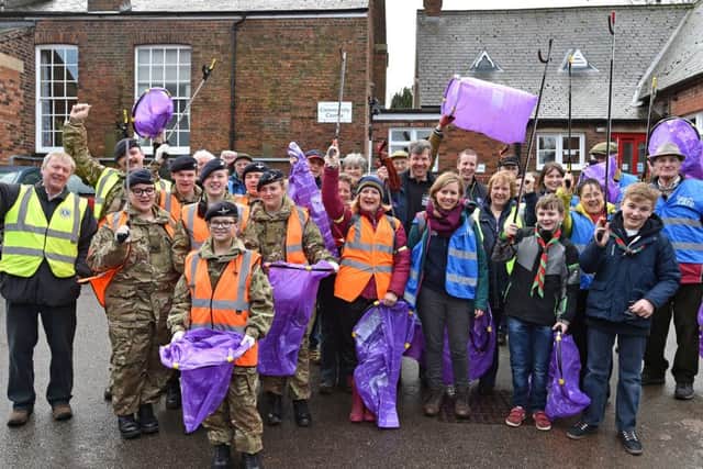 Violunteers at the last town clean up EMN-160429-131520001
