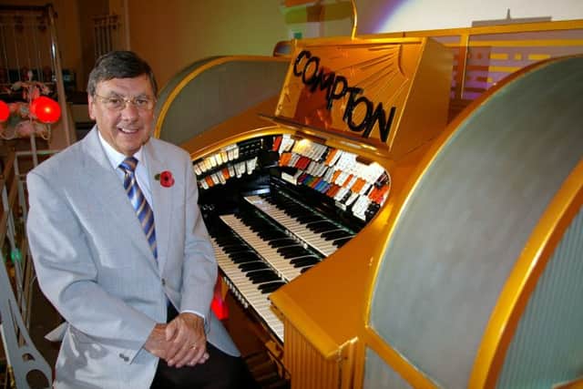Organist John Mann EMN-160205-120616001