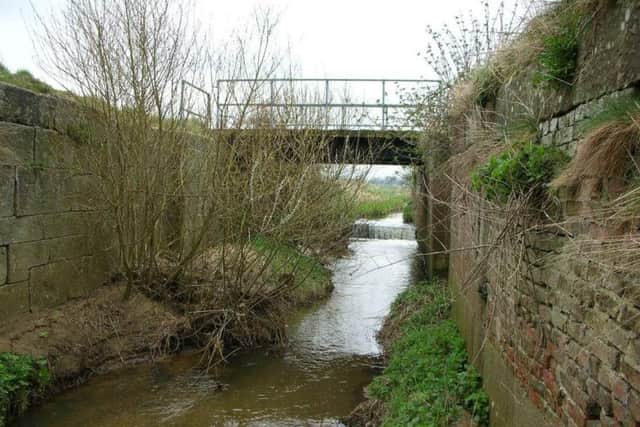 Mill Lock on the Caistor Canal. EMN-160405-153940001