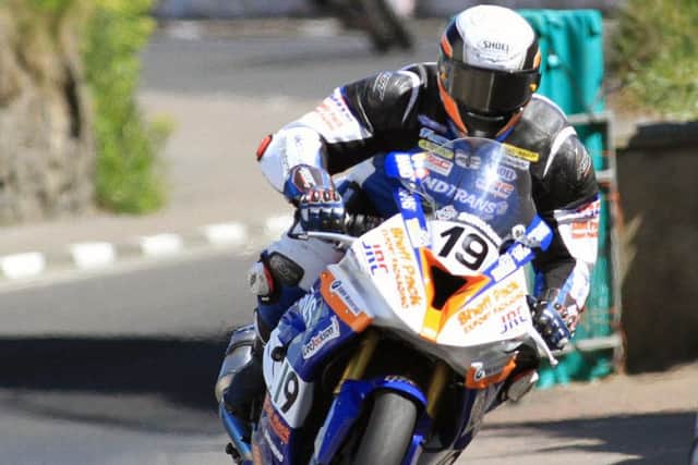 Phil Crowe races at the North West 200 EMN-160516-111411002