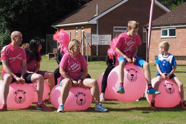 The Very Amazing Pink Ribbon Race in 2015: The Pesky Pulfrey Peddlers EMN-160527-170928001