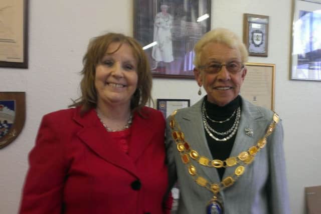 Coun Julia Pears (left) hands over the chain of office to new Spilsby Mayor Coun Gill Rymer. ANL-160527-084515001
