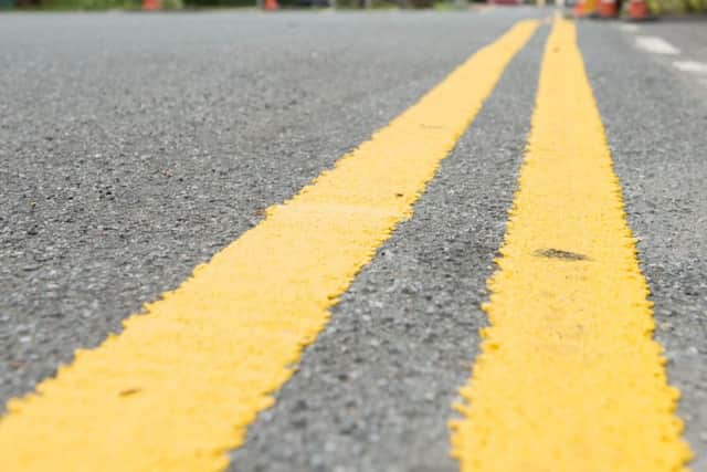 Yellow lines EMN-160306-115955001