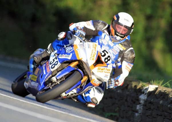 Phil Crowe set a new personal best lap in Saturday's Superbike TT EMN-160606-150700002