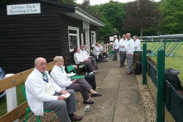 Jubilee Park pairs competitors enoy refreshments after the match.