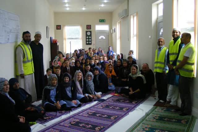 Sleaford and Lincoln Catholic primary schools visit Sleaford Islamic Centre. EMN-160617-165425001