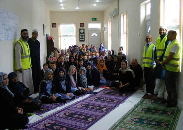 Sleaford and Lincoln Catholic primary schools visit Sleaford Islamic Centre. EMN-160617-165425001