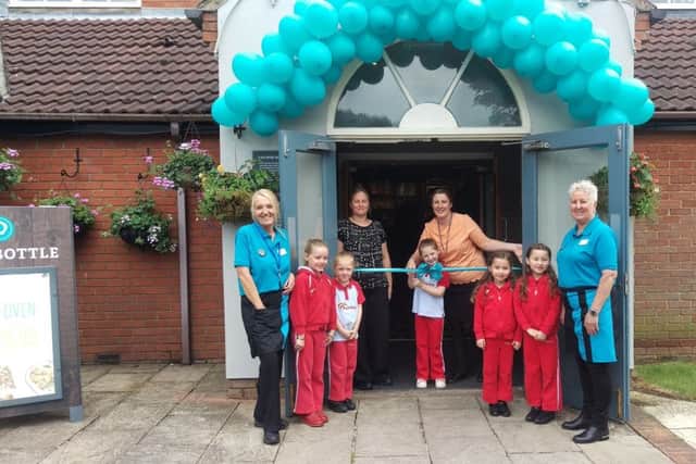 Jug & Bottle Manager Fiona Laws (centre) with colleagues, alongside Tetney Rainbows.