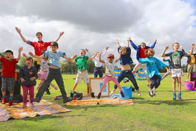 Holiday Club fun EMN-160719-105330001