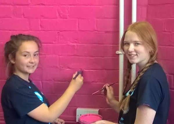 Jaynee Thompson (16) and Ruth Boardman (16) decorate Horncastle Youth Centre EMN-160728-132240001