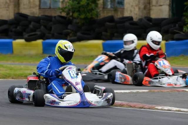 Louth racer Wayne Hutson accelerates out of Audreys Chicane as confusion reigns in his wake EMN-160725-183630002