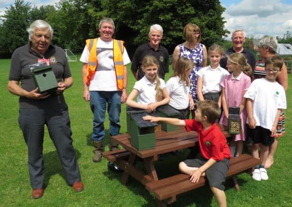 Sleaford Lions present a bug house to Chestnut Street School, Ruskington EMN-160727-163444001