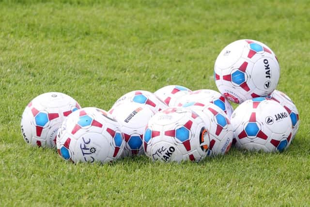 Football NNL-160307-140715009