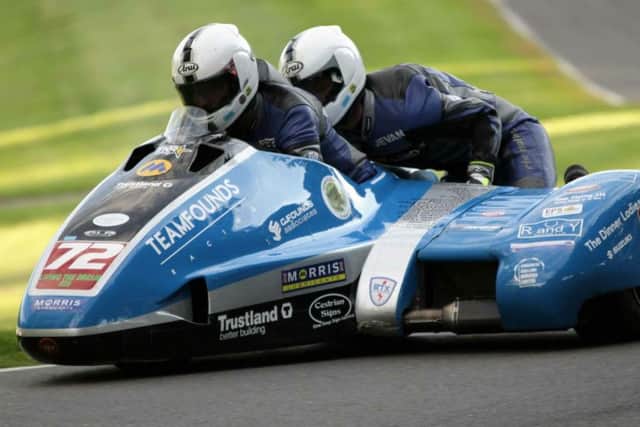Jev Walmsley ggets into position as driver Pete Founds approaches another corner at Cadwell EMN-160308-172025002