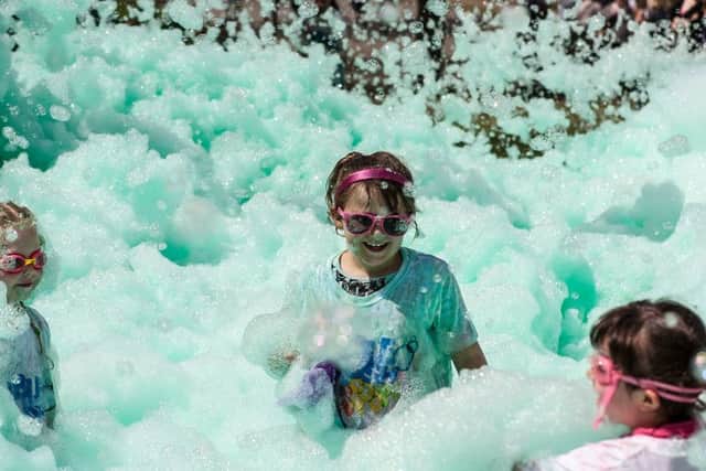 Bubble run fun EMN-160908-152352001