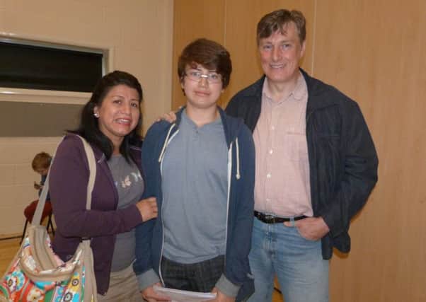 David Jakins with mum Nancy and dad Simon. David is to study physics, chemistry and maths at Franklin College.  (Lin) EMN-160825-160034001