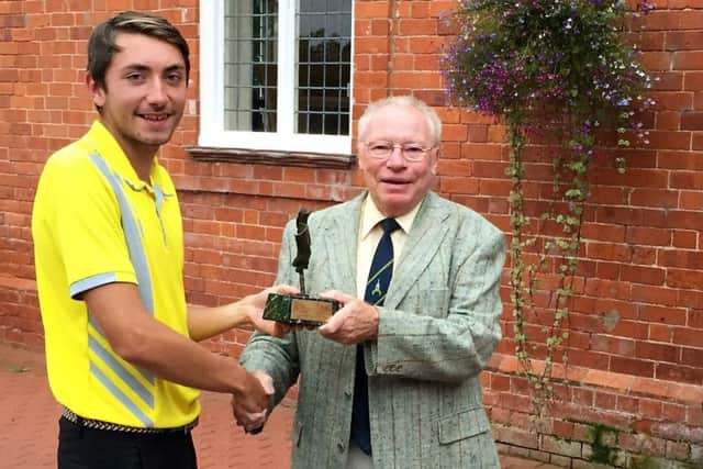 Nett winner Maxim Mower with Ian Flockton EMN-160509-175642002