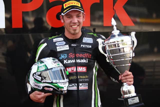 Hickman stands on the Oulton Park podium EMN-161209-152024002
