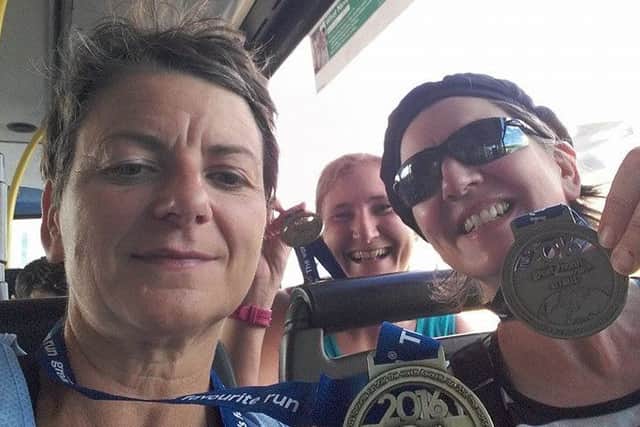 Pictured are Selina with her sister Kerry Horsman-Gray, showing off their Great North Run medals. fLXgxGaC1mmWrTBDfz7U