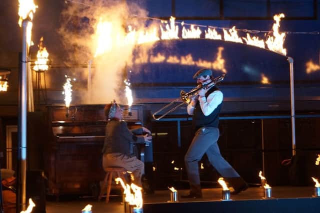Fantasia of fire rounded off the entertainment EMN-160110-211443001
