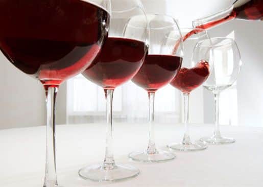 Wine tasting EMN-160410-124608001