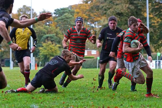 Tom Stephens breaks Paviors tackles to score EMN-161024-113330002