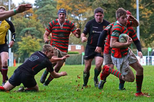 Tom Stephens breaks Paviors tackles to score EMN-161024-113330002