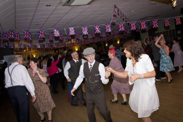 Vintage Fair & Dance for hospice funds EMN-161024-192316001