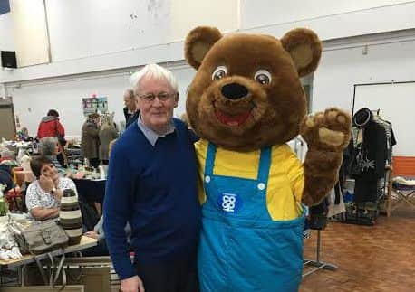 Bill Aron with Cooper the Bear EMN-161028-152314001