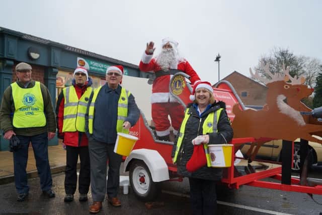 Rasen Lions are helping Santa get around the town EMN-161117-120516001