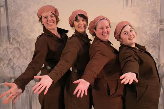 Cast of Swan Canaries EMN-161116-162948001