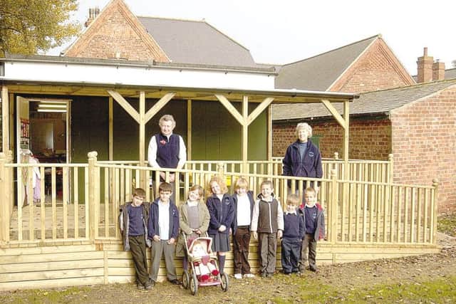 New Leake Primary School unveil its new veranda in November 2006.