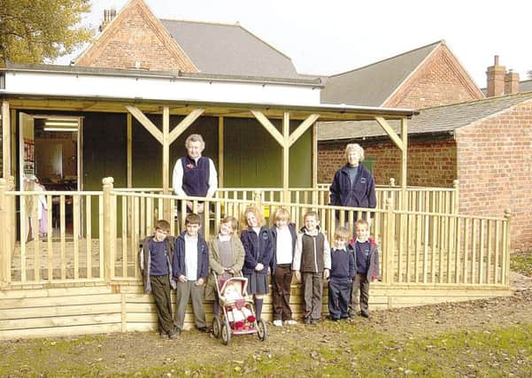 New Leake Primary School unveil its new veranda in November 2006.
