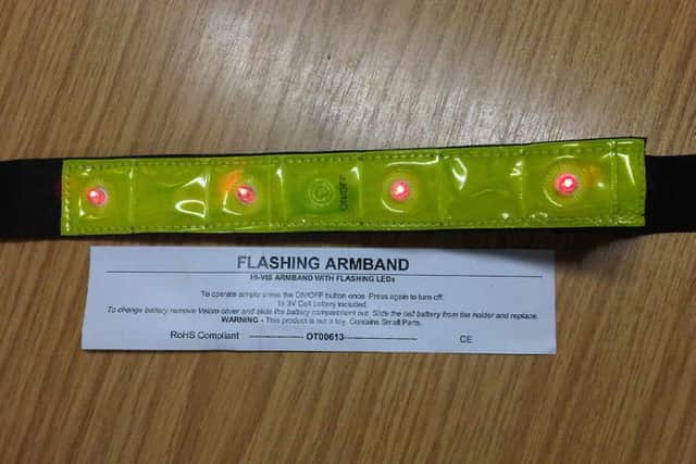 Flashing armbands for pedestrians and cyclists. EMN-161120-092116001