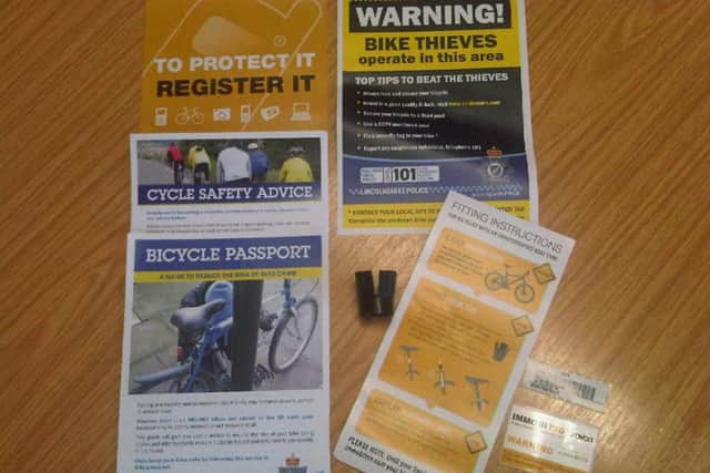 Leaflets on cycle security. EMN-161120-092131001