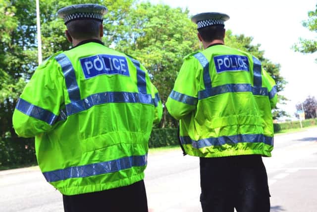Police officers on duty EMN-161122-091933001