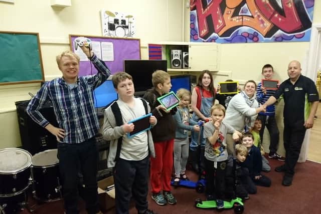 Karen Kenward, chairman of Rainbow Flyers youth group thanks Martin Osbourn of the Round Table for all the equipment his group has funded, EMN-161124-155757001