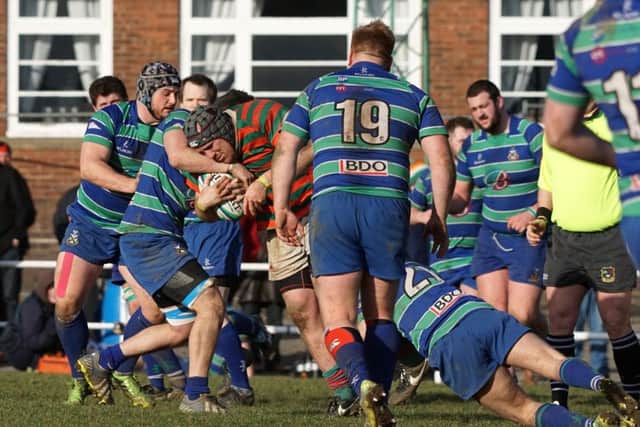 Christian Mills carries into contact EMN-161128-181642002