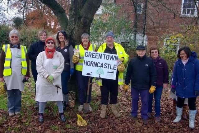 The volunteer bulb planters at Jubilee Way in Horncastle EMN-160112-140030001