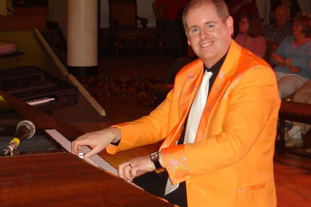 Organist Chris Powell EMN-161112-235141001