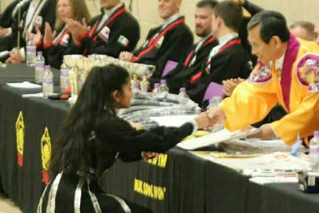 Laiba receives her award.