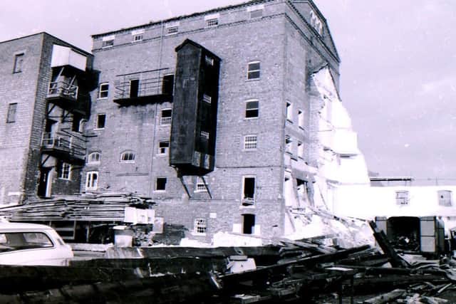 Sharpe's warehouse in Jermyn Street is torn down to make way for flats in 1991. EMN-160912-151739001