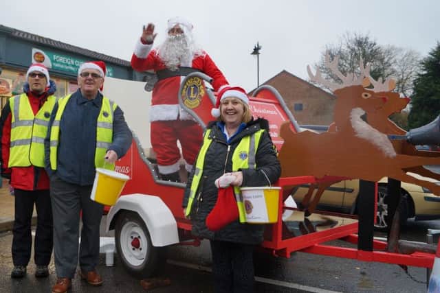 Rasen Lions are helping Santa get around the town EMN-161112-213526001