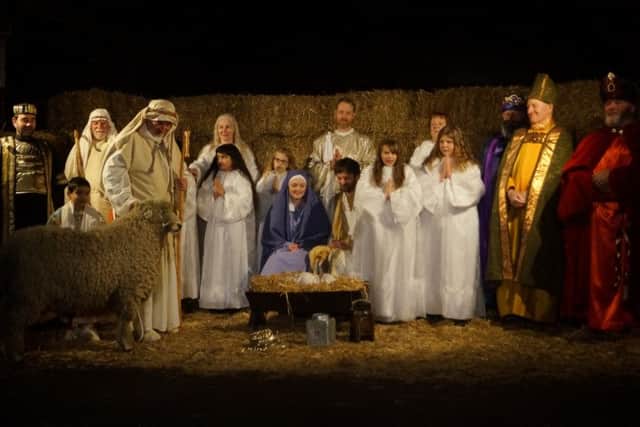 Market Rasen Christmas Mime EMN-161219-203721001