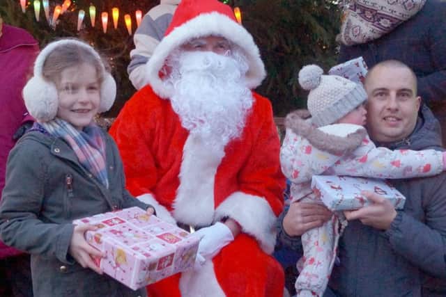 First in the queue to see Santa were Poppy Knights nd Daiisy Knights-Johnson EMN-161225-215521001