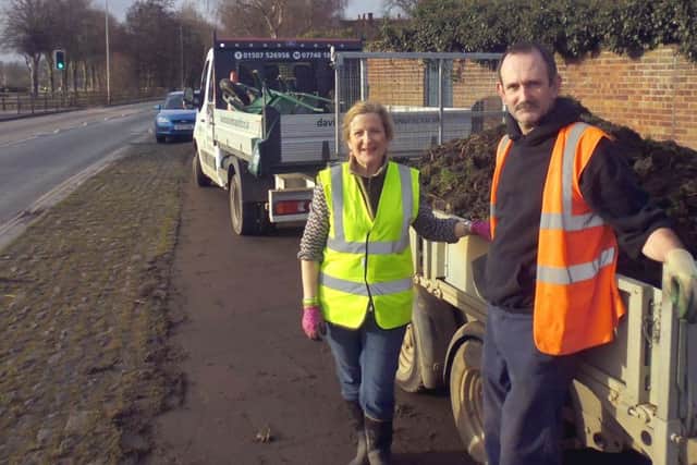 Coun David Roark and chairman of Horncastle Walkers are Welcome, Gail Dymoke, with the load EMN-170901-133028001
