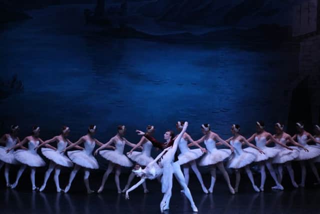 Moscow City Ballet: Swan Lake EMN-171001-114138001
