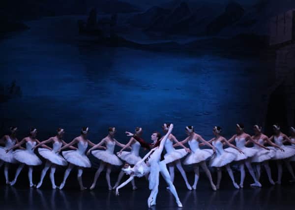 Moscow City Ballet: Swan Lake EMN-171001-114138001