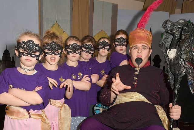 Lacie Sharpe 7, Mollie Rowse 9, Lydia Cook 7, Cerys Hickling 11, Olivia Rowse 10 and Lee Wilcox, all starring in BATS production of Alladin. EMN-170116-112432001